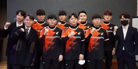 在对外交流 在对外交流